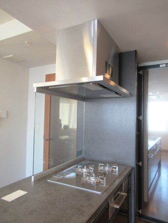 壁を取り払いオープンなキッチンに